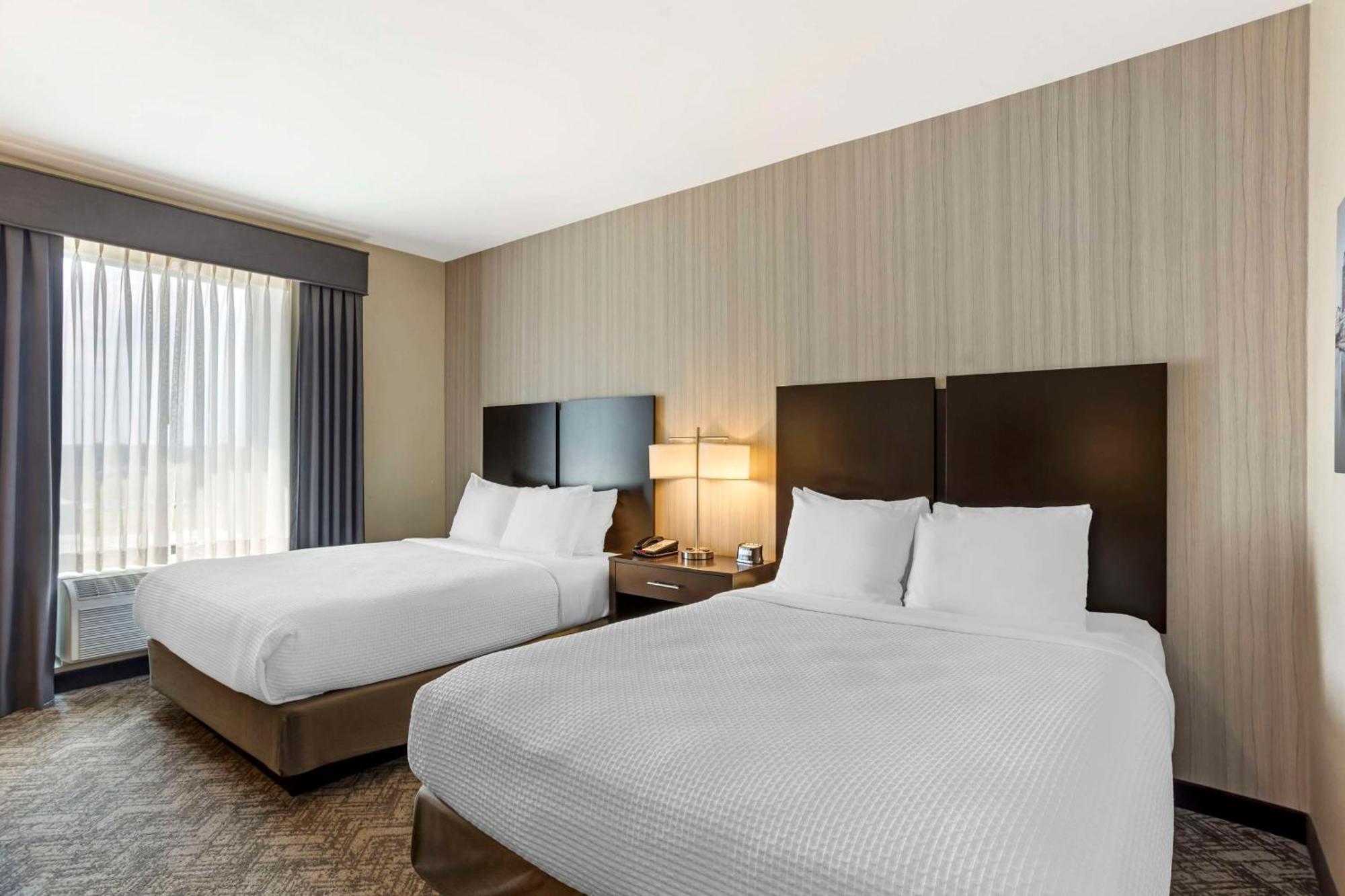 Best Western Plus Philadelphia-Pennsauken Hotel Cherry Hill Exterior photo