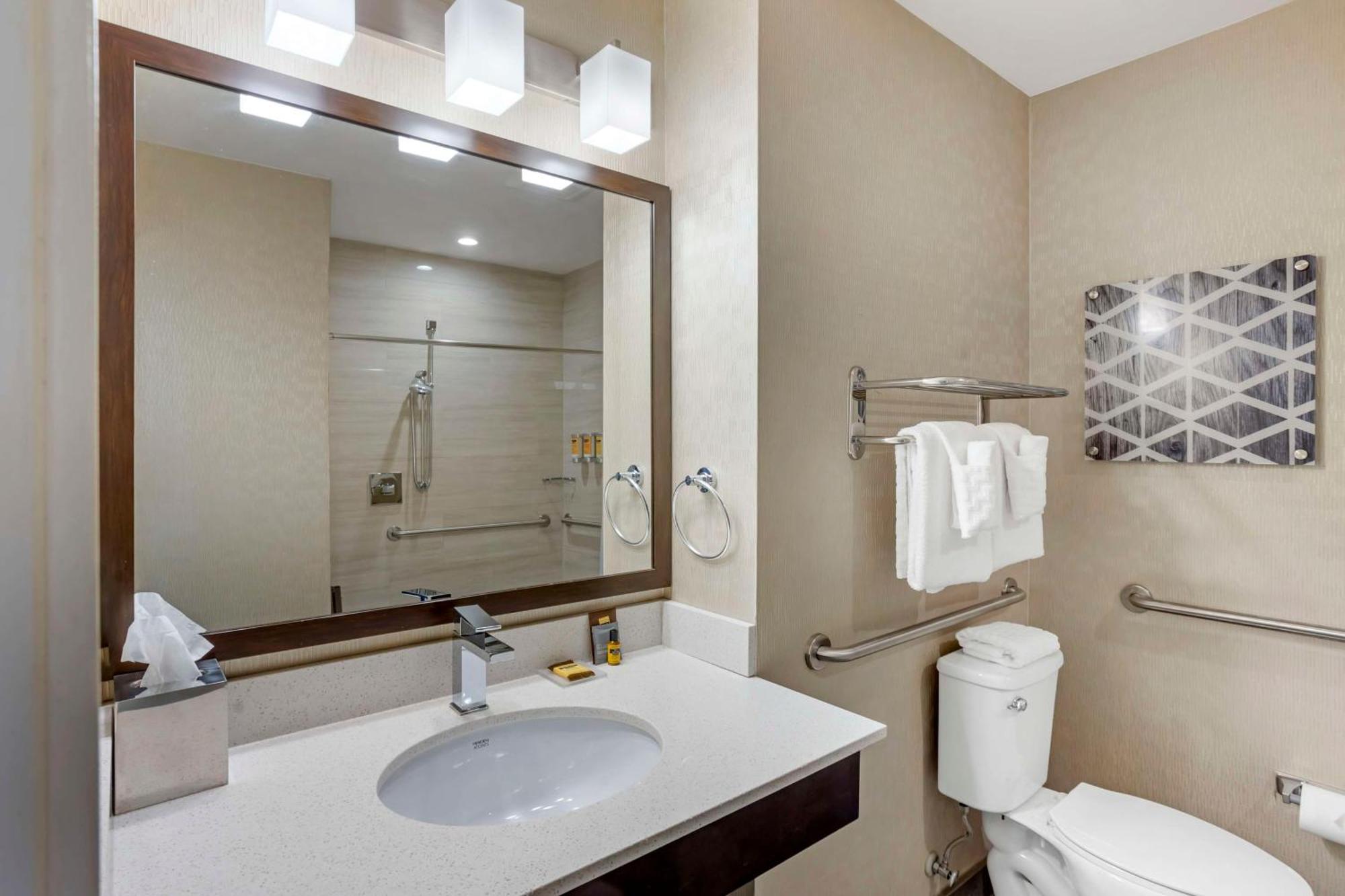 Best Western Plus Philadelphia-Pennsauken Hotel Cherry Hill Exterior photo